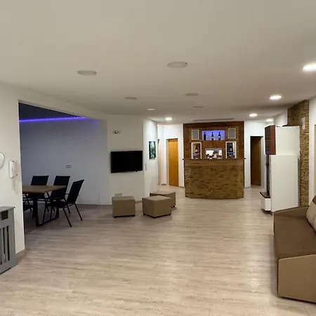 Landmann Mit 6 Zimmern Oberndorf am Neckar